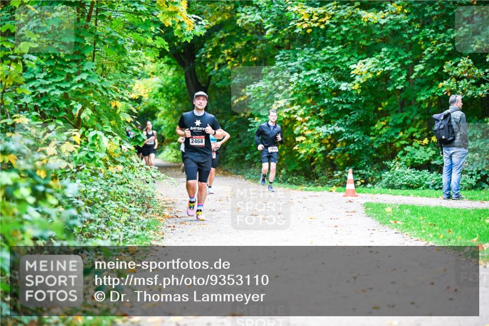 12.10.2025 - Bramfelder Halbmarathon 2025 Dr. Thomas Lammeyer http://msf.ph/oto/9353110 12.10.2025 10:45:56 Laufen 2468, 2850 meine-sportfotos.de
