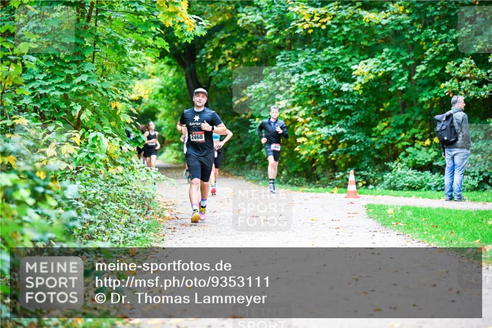 12.10.2025 - Bramfelder Halbmarathon 2025 Dr. Thomas Lammeyer http://msf.ph/oto/9353111 12.10.2025 10:45:56 Laufen 2468, 2850 meine-sportfotos.de
