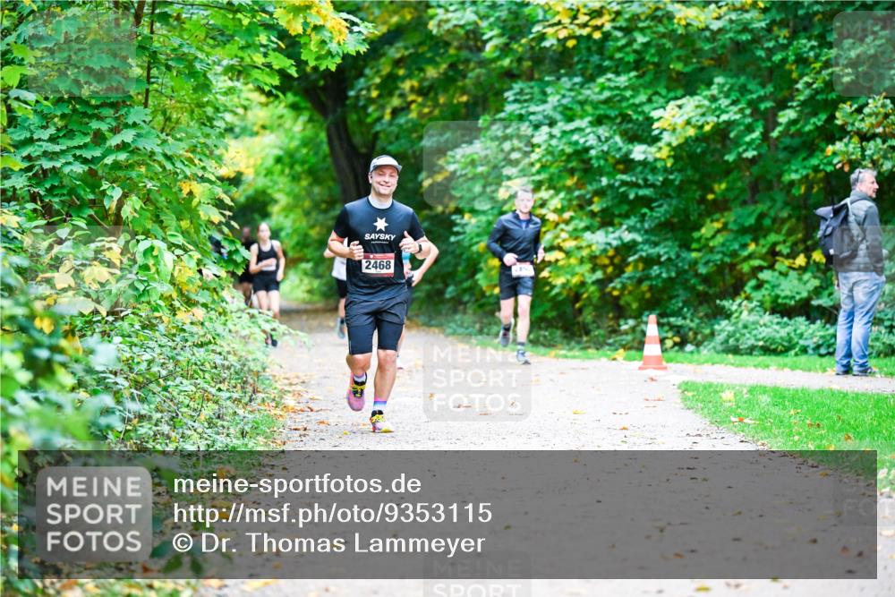 12.10.2025 - Bramfelder Halbmarathon 2025 Dr. Thomas Lammeyer http://msf.ph/oto/9353115 12.10.2025 10:45:56 Laufen 2468 meine-sportfotos.de