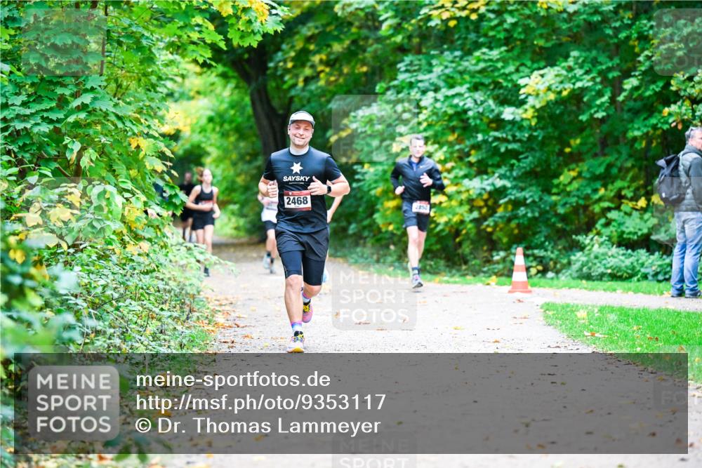12.10.2025 - Bramfelder Halbmarathon 2025 Dr. Thomas Lammeyer http://msf.ph/oto/9353117 12.10.2025 10:45:57 Laufen 2468 meine-sportfotos.de