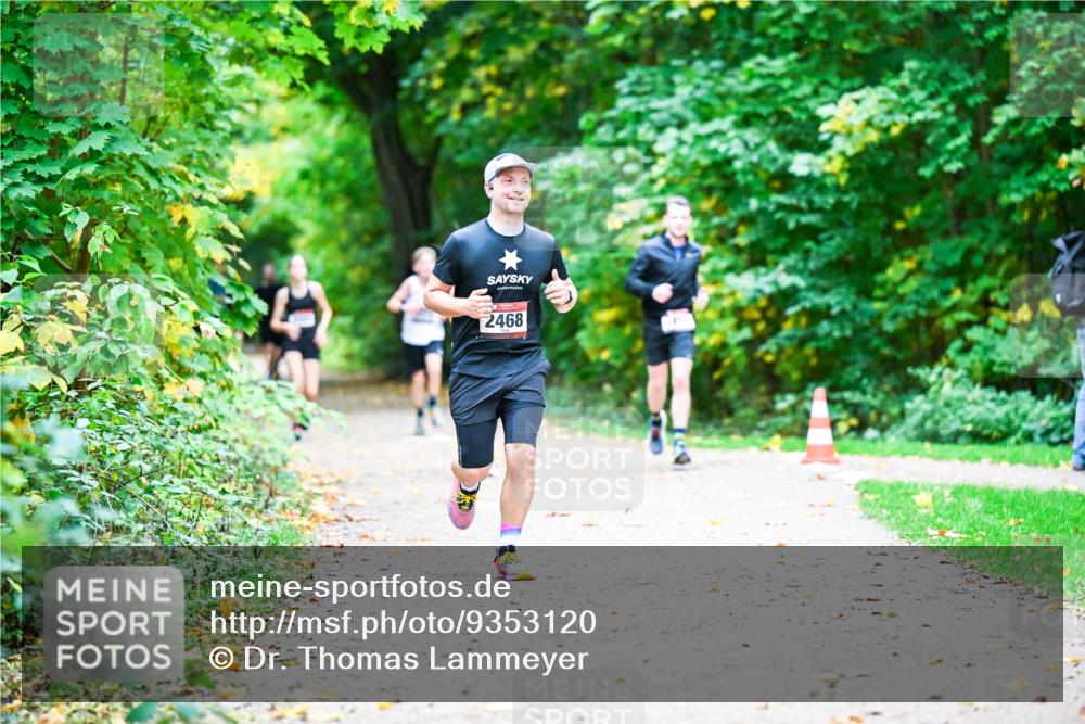 12.10.2025 - Bramfelder Halbmarathon 2025 Dr. Thomas Lammeyer http://msf.ph/oto/9353120 12.10.2025 10:45:57 Laufen 2468 meine-sportfotos.de