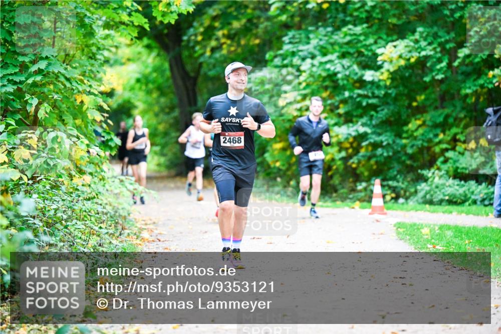 12.10.2025 - Bramfelder Halbmarathon 2025 Dr. Thomas Lammeyer http://msf.ph/oto/9353121 12.10.2025 10:45:57 Laufen 2468 meine-sportfotos.de