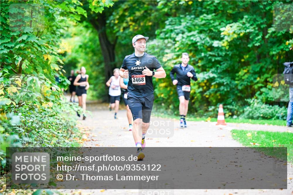 12.10.2025 - Bramfelder Halbmarathon 2025 Dr. Thomas Lammeyer http://msf.ph/oto/9353122 12.10.2025 10:45:57 Laufen 2468 meine-sportfotos.de