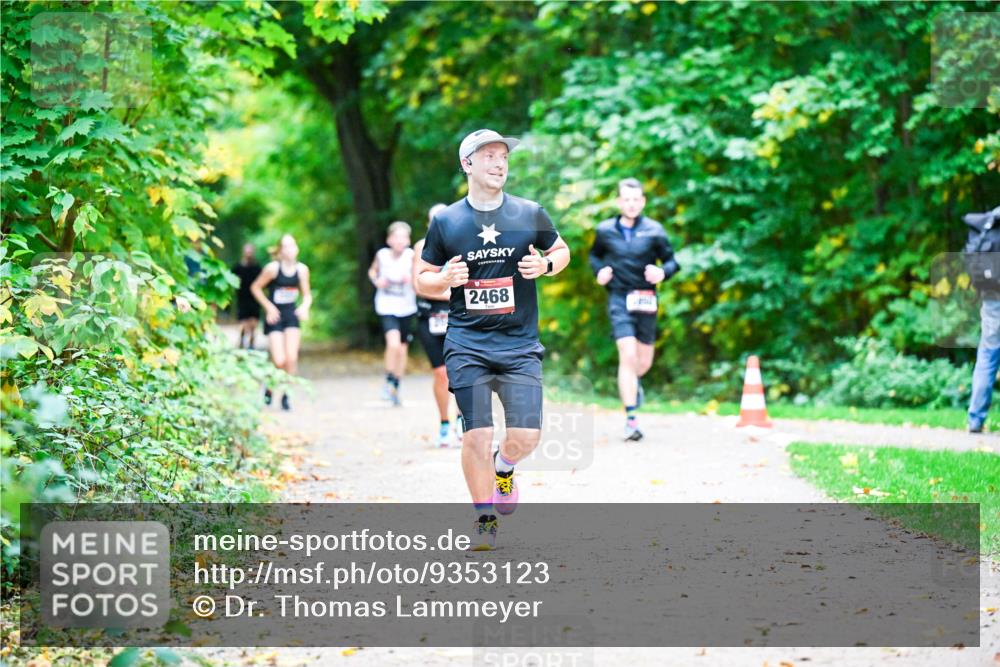 12.10.2025 - Bramfelder Halbmarathon 2025 Dr. Thomas Lammeyer http://msf.ph/oto/9353123 12.10.2025 10:45:58 Laufen 2468 meine-sportfotos.de