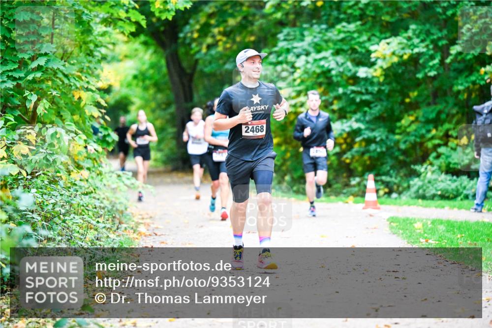 12.10.2025 - Bramfelder Halbmarathon 2025 Dr. Thomas Lammeyer http://msf.ph/oto/9353124 12.10.2025 10:45:58 Laufen 2468 meine-sportfotos.de