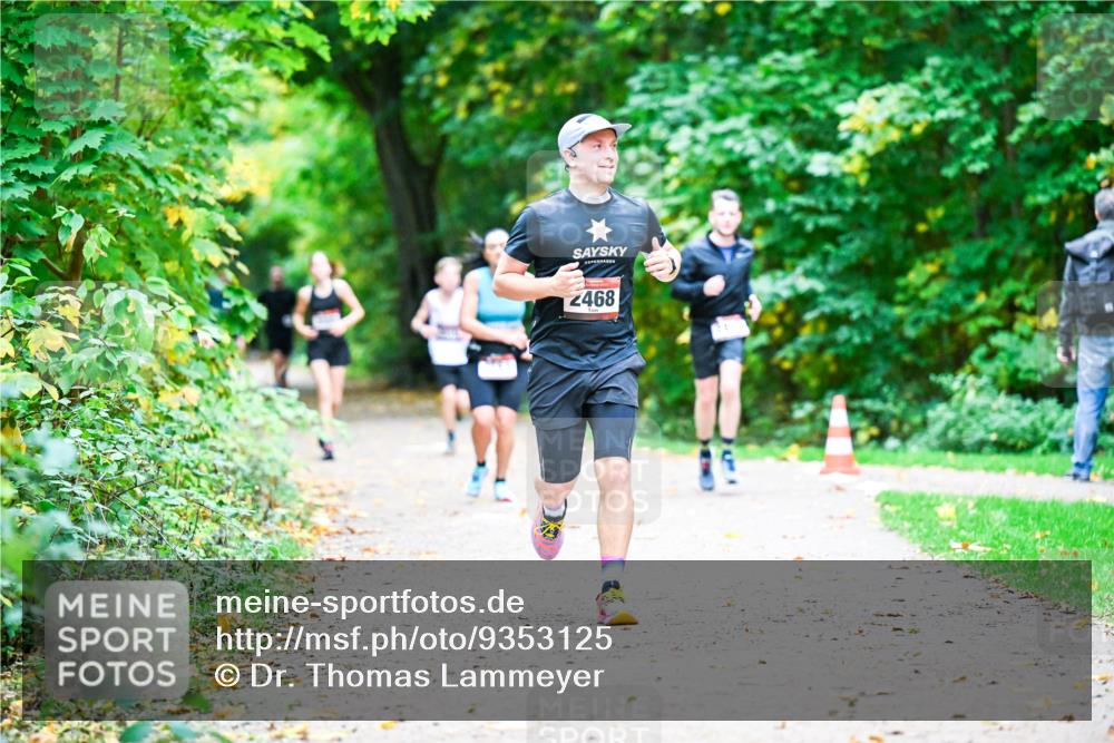12.10.2025 - Bramfelder Halbmarathon 2025 Dr. Thomas Lammeyer http://msf.ph/oto/9353125 12.10.2025 10:45:58 Laufen 2468 meine-sportfotos.de