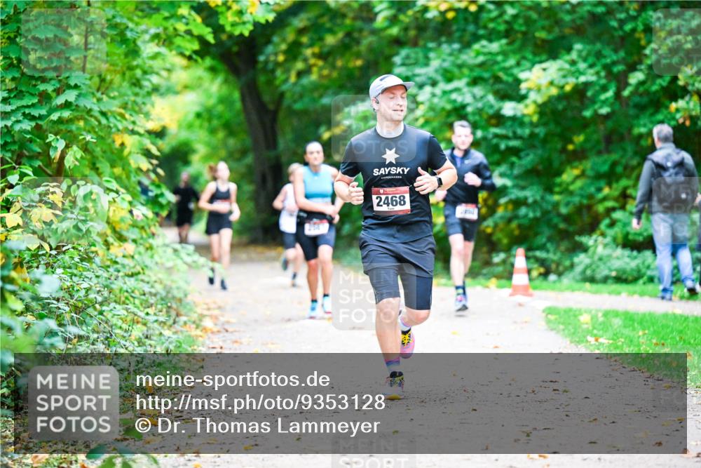 12.10.2025 - Bramfelder Halbmarathon 2025 Dr. Thomas Lammeyer http://msf.ph/oto/9353128 12.10.2025 10:45:58 Laufen 2468 meine-sportfotos.de