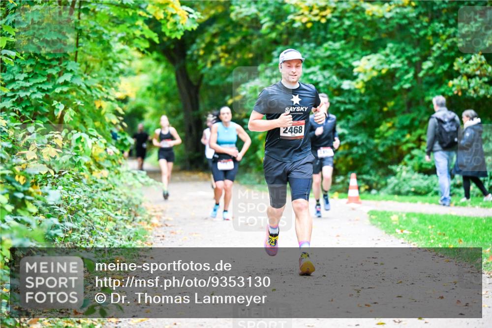 12.10.2025 - Bramfelder Halbmarathon 2025 Dr. Thomas Lammeyer http://msf.ph/oto/9353130 12.10.2025 10:45:58 Laufen 2468 meine-sportfotos.de