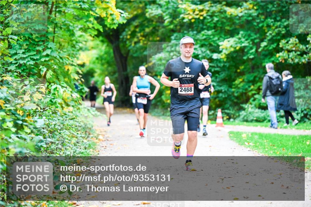12.10.2025 - Bramfelder Halbmarathon 2025 Dr. Thomas Lammeyer http://msf.ph/oto/9353131 12.10.2025 10:45:59 Laufen 2468 meine-sportfotos.de