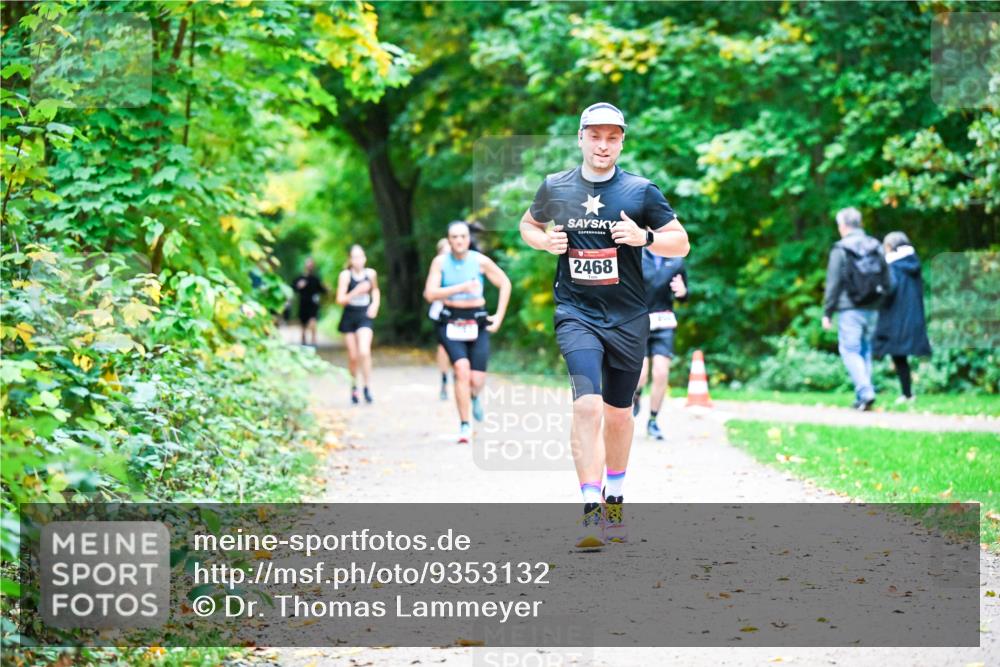 12.10.2025 - Bramfelder Halbmarathon 2025 Dr. Thomas Lammeyer http://msf.ph/oto/9353132 12.10.2025 10:45:59 Laufen 2468 meine-sportfotos.de