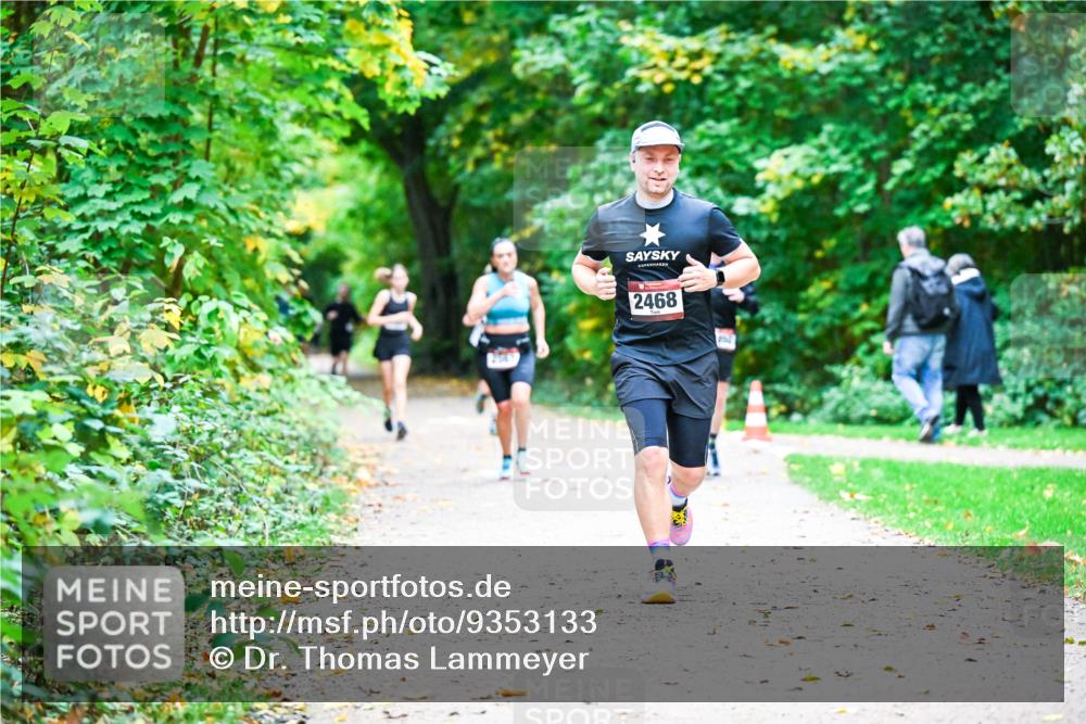 12.10.2025 - Bramfelder Halbmarathon 2025 Dr. Thomas Lammeyer http://msf.ph/oto/9353133 12.10.2025 10:45:59 Laufen 2468 meine-sportfotos.de
