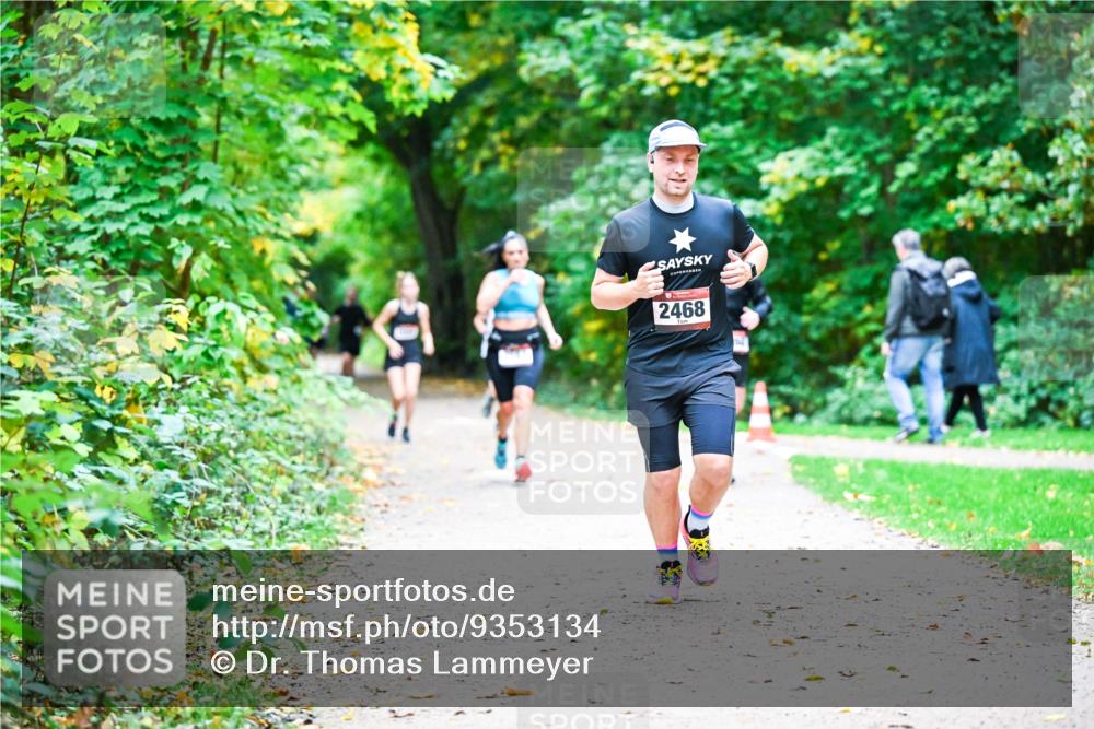 12.10.2025 - Bramfelder Halbmarathon 2025 Dr. Thomas Lammeyer http://msf.ph/oto/9353134 12.10.2025 10:45:59 Laufen 2468 meine-sportfotos.de