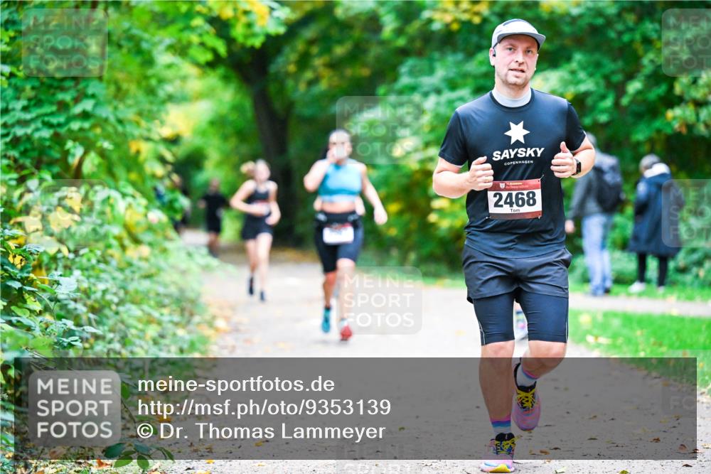 12.10.2025 - Bramfelder Halbmarathon 2025 Dr. Thomas Lammeyer http://msf.ph/oto/9353139 12.10.2025 10:46:00 Laufen 2468 meine-sportfotos.de