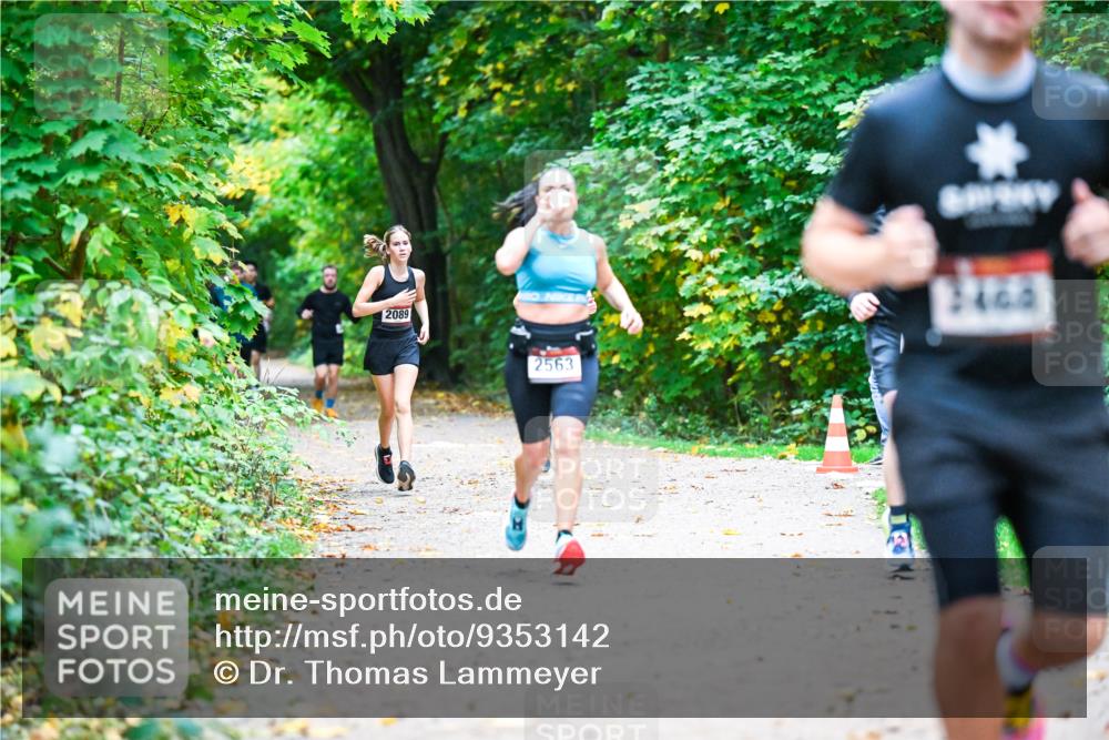 12.10.2025 - Bramfelder Halbmarathon 2025 Dr. Thomas Lammeyer http://msf.ph/oto/9353142 12.10.2025 10:46:00 Laufen 2089, 2563, 3128 meine-sportfotos.de