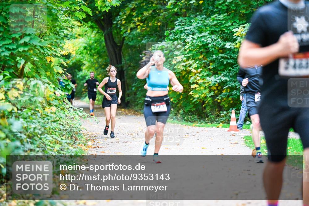 12.10.2025 - Bramfelder Halbmarathon 2025 Dr. Thomas Lammeyer http://msf.ph/oto/9353143 12.10.2025 10:46:00 Laufen 2089, 2563, 2488 meine-sportfotos.de