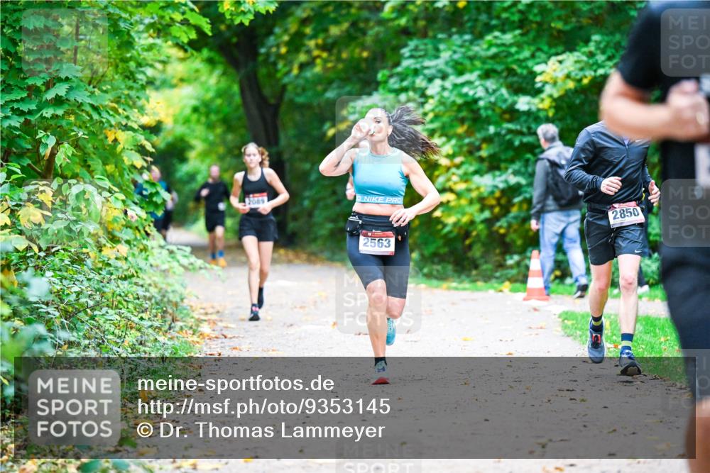 12.10.2025 - Bramfelder Halbmarathon 2025 Dr. Thomas Lammeyer http://msf.ph/oto/9353145 12.10.2025 10:46:01 Laufen 2089, 2563, 2850 meine-sportfotos.de