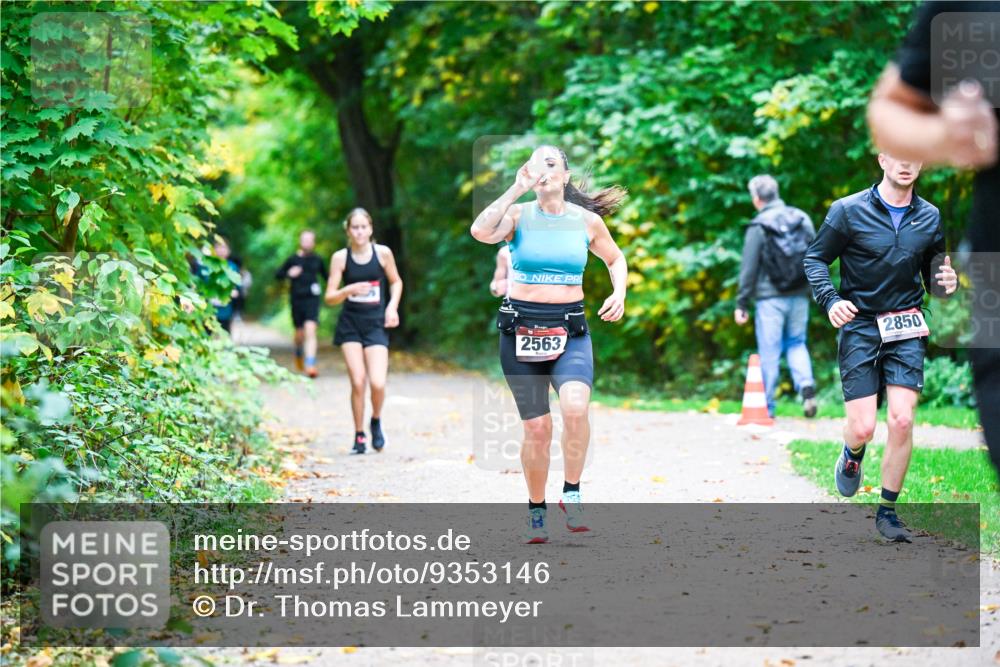 12.10.2025 - Bramfelder Halbmarathon 2025 Dr. Thomas Lammeyer http://msf.ph/oto/9353146 12.10.2025 10:46:01 Laufen 2563, 2850 meine-sportfotos.de