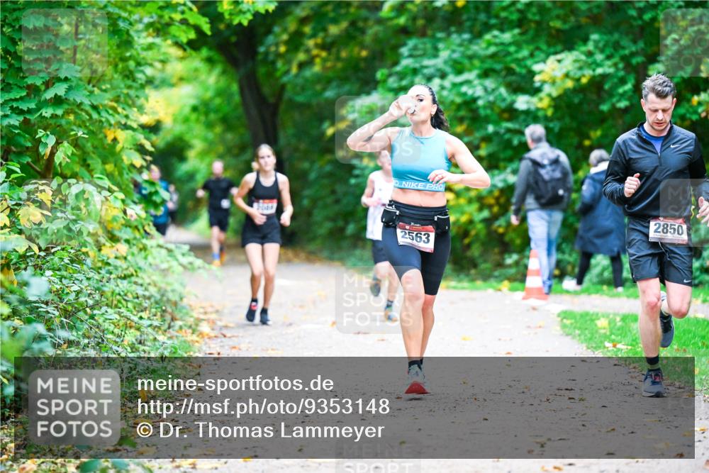 12.10.2025 - Bramfelder Halbmarathon 2025 Dr. Thomas Lammeyer http://msf.ph/oto/9353148 12.10.2025 10:46:01 Laufen 2850, 2563 meine-sportfotos.de