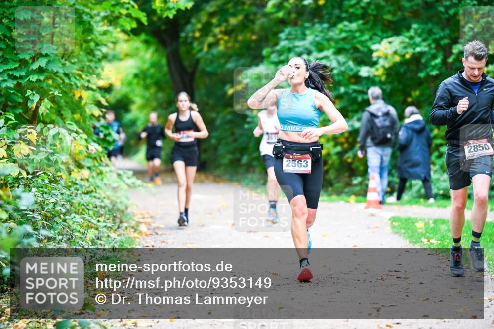 12.10.2025 - Bramfelder Halbmarathon 2025 Dr. Thomas Lammeyer http://msf.ph/oto/9353149 12.10.2025 10:46:01 Laufen 2563, 2850 meine-sportfotos.de