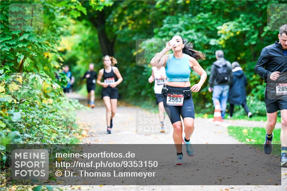 12.10.2025 - Bramfelder Halbmarathon 2025 Dr. Thomas Lammeyer http://msf.ph/oto/9353150 12.10.2025 10:46:02 Laufen 2563, 285 meine-sportfotos.de