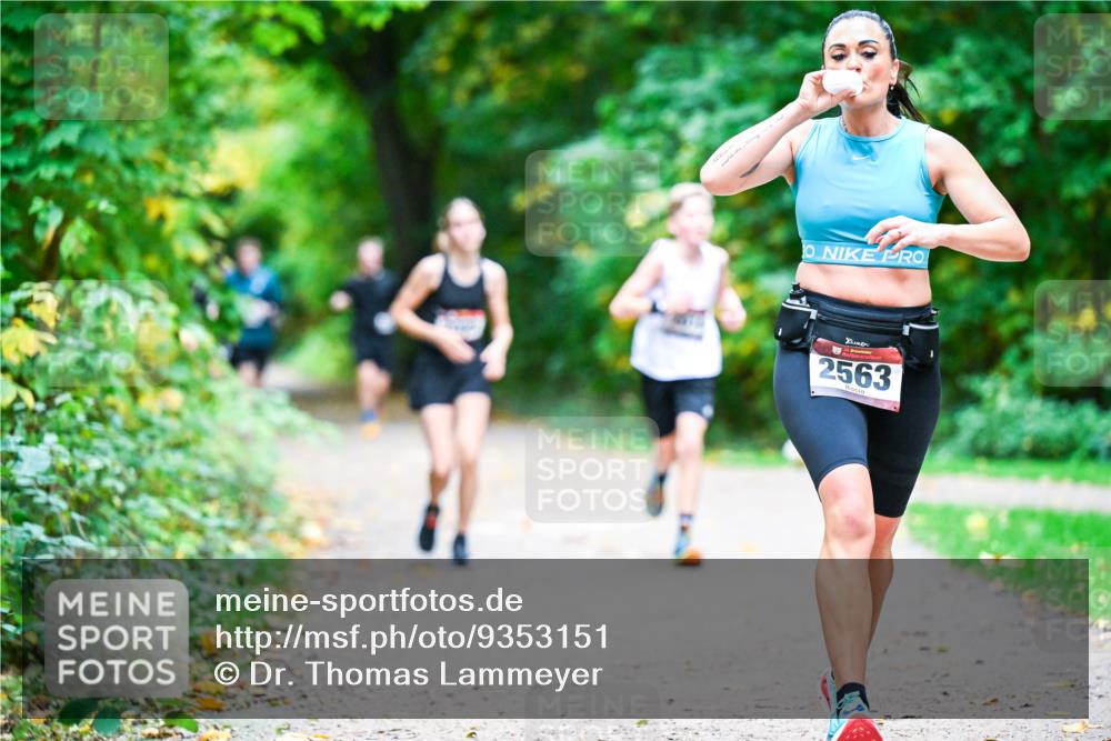 12.10.2025 - Bramfelder Halbmarathon 2025 Dr. Thomas Lammeyer http://msf.ph/oto/9353151 12.10.2025 10:46:03 Laufen 2563 meine-sportfotos.de
