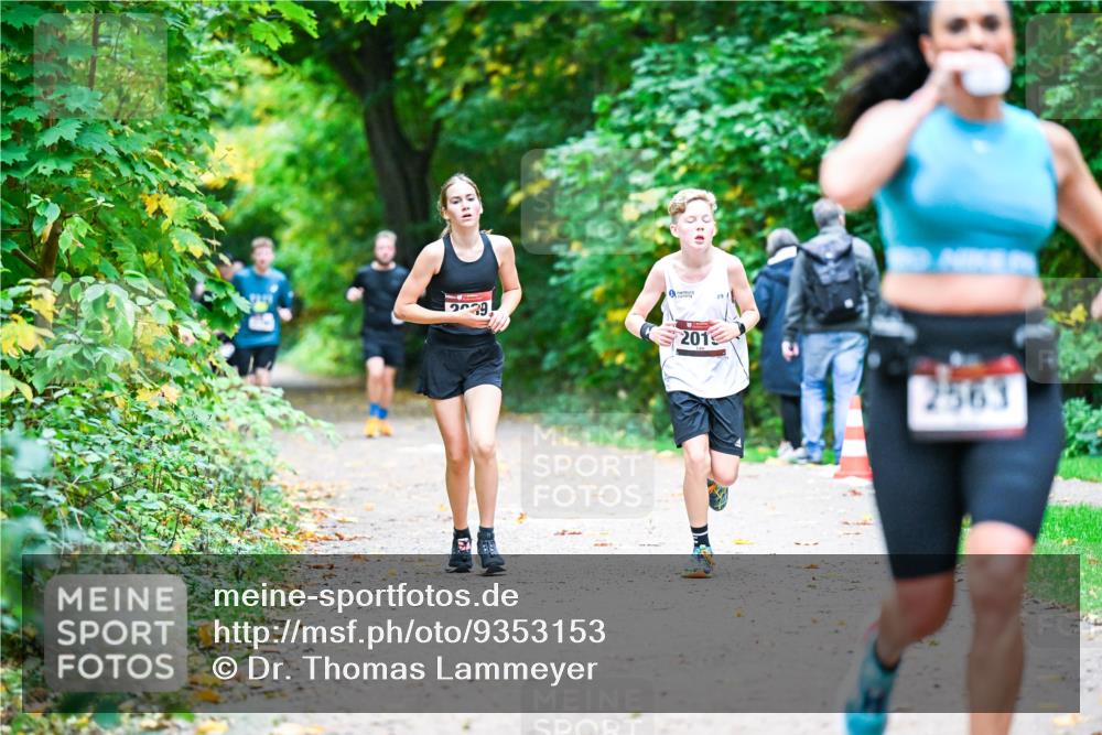 12.10.2025 - Bramfelder Halbmarathon 2025 Dr. Thomas Lammeyer http://msf.ph/oto/9353153 12.10.2025 10:46:03 Laufen 239, 201, 2563 meine-sportfotos.de