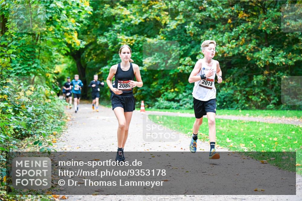 12.10.2025 - Bramfelder Halbmarathon 2025 Dr. Thomas Lammeyer http://msf.ph/oto/9353178 12.10.2025 10:46:07 Laufen 208, 2019 meine-sportfotos.de