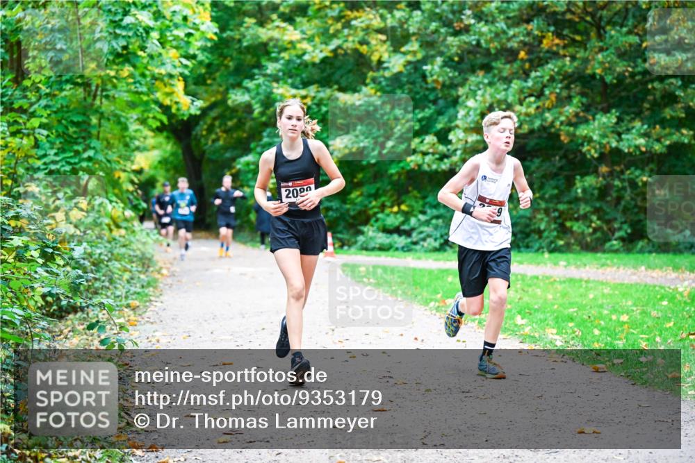 12.10.2025 - Bramfelder Halbmarathon 2025 Dr. Thomas Lammeyer http://msf.ph/oto/9353179 12.10.2025 10:46:07 Laufen 2000 meine-sportfotos.de