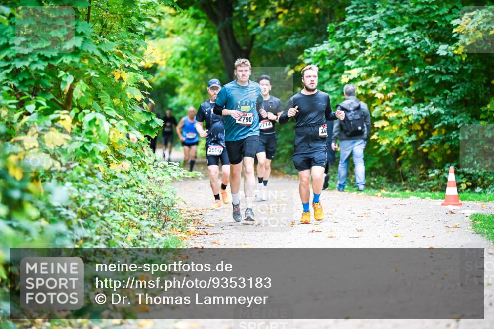 12.10.2025 - Bramfelder Halbmarathon 2025 Dr. Thomas Lammeyer http://msf.ph/oto/9353183 12.10.2025 10:46:08 Laufen 2556, 2790, 2714 meine-sportfotos.de