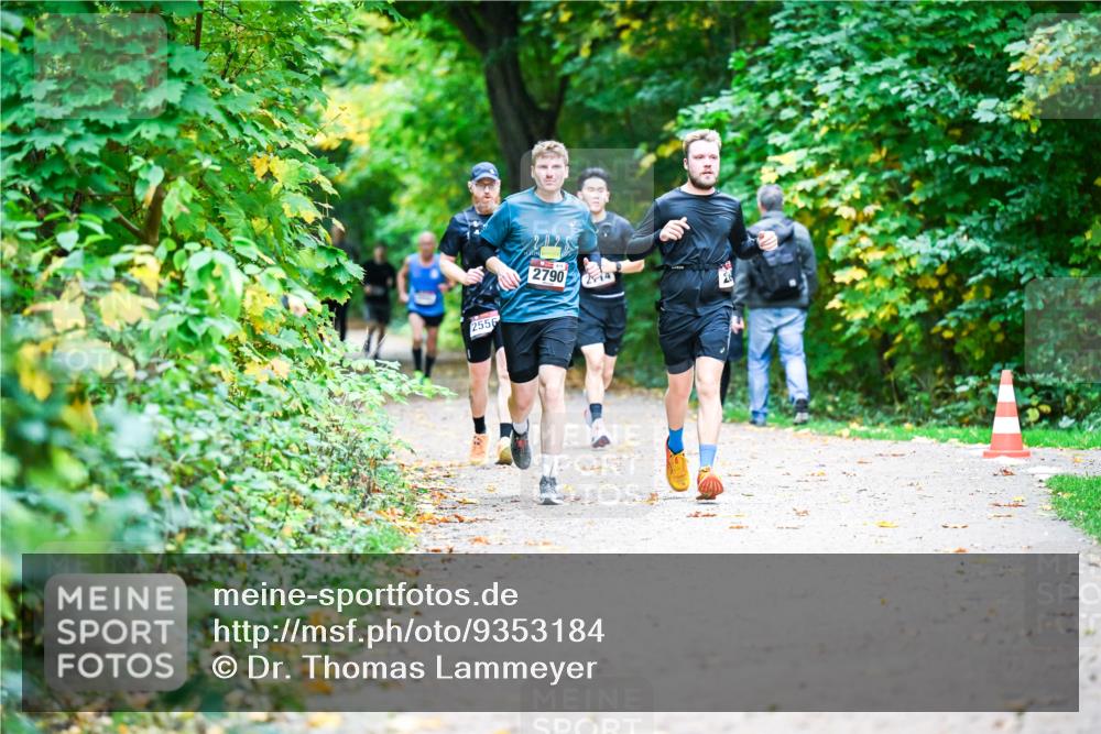 12.10.2025 - Bramfelder Halbmarathon 2025 Dr. Thomas Lammeyer http://msf.ph/oto/9353184 12.10.2025 10:46:09 Laufen 2556, 2790 meine-sportfotos.de