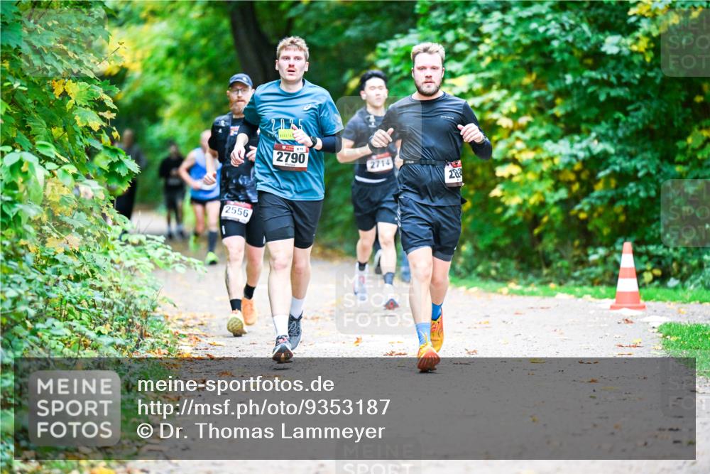 12.10.2025 - Bramfelder Halbmarathon 2025 Dr. Thomas Lammeyer http://msf.ph/oto/9353187 12.10.2025 10:46:10 Laufen 2556, 2025, 2790, 2714, 282 meine-sportfotos.de