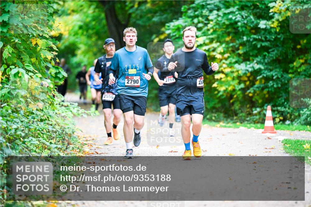 12.10.2025 - Bramfelder Halbmarathon 2025 Dr. Thomas Lammeyer http://msf.ph/oto/9353188 12.10.2025 10:46:10 Laufen 2556, 2025, 75, 2790, 2714 meine-sportfotos.de