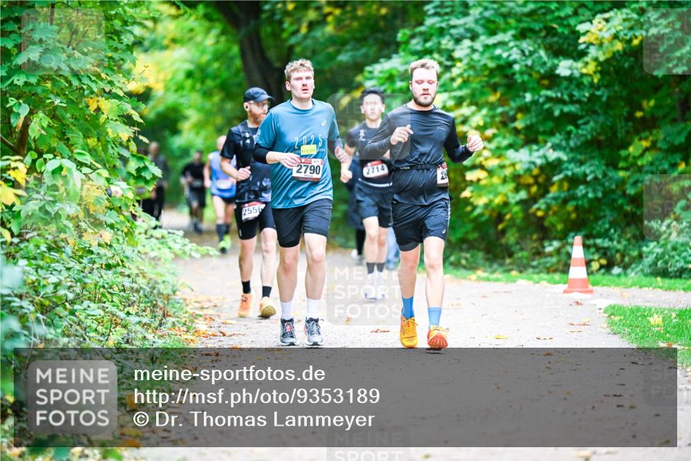 12.10.2025 - Bramfelder Halbmarathon 2025 Dr. Thomas Lammeyer http://msf.ph/oto/9353189 12.10.2025 10:46:10 Laufen 2556, 2025, 2790, 2714 meine-sportfotos.de