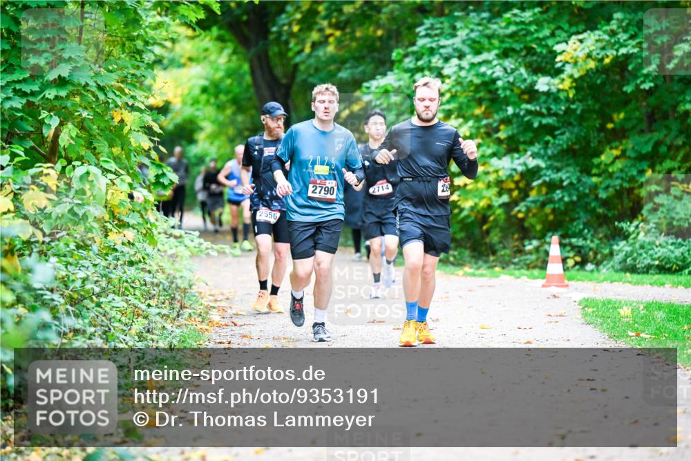 12.10.2025 - Bramfelder Halbmarathon 2025 Dr. Thomas Lammeyer http://msf.ph/oto/9353191 12.10.2025 10:46:10 Laufen 2556, 2790, 2714, 28 meine-sportfotos.de