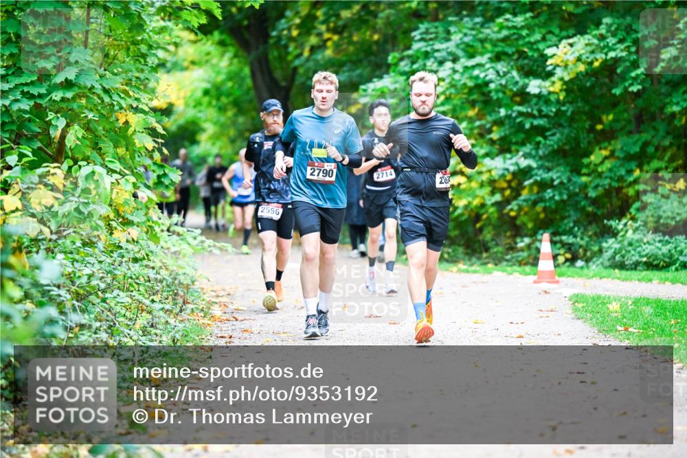 12.10.2025 - Bramfelder Halbmarathon 2025 Dr. Thomas Lammeyer http://msf.ph/oto/9353192 12.10.2025 10:46:10 Laufen 2556, 2790, 2714, 28 meine-sportfotos.de