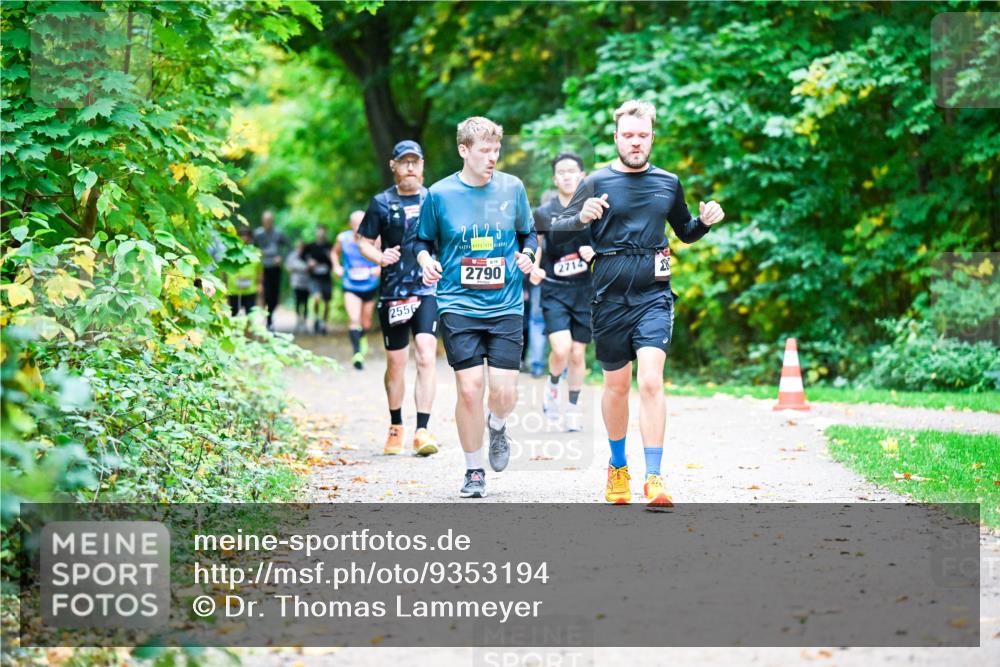 12.10.2025 - Bramfelder Halbmarathon 2025 Dr. Thomas Lammeyer http://msf.ph/oto/9353194 12.10.2025 10:46:11 Laufen 2556, 2025, 2790, 2714 meine-sportfotos.de
