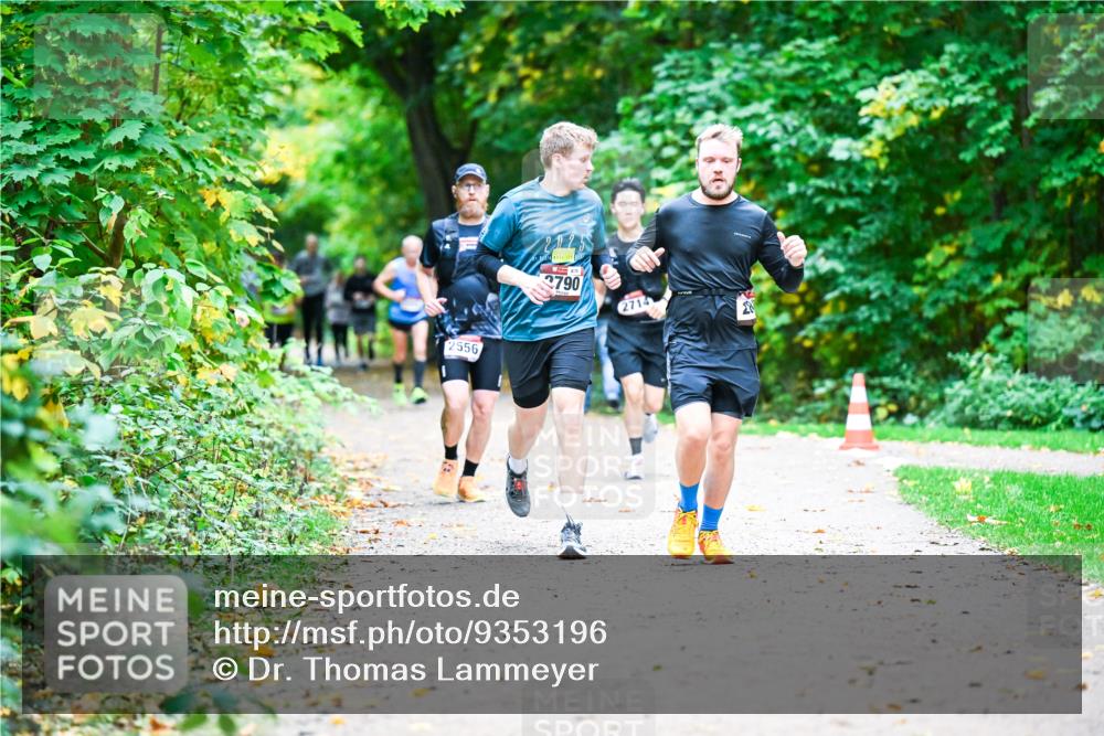 12.10.2025 - Bramfelder Halbmarathon 2025 Dr. Thomas Lammeyer http://msf.ph/oto/9353196 12.10.2025 10:46:11 Laufen 2556, 2790, 2714, 20 meine-sportfotos.de