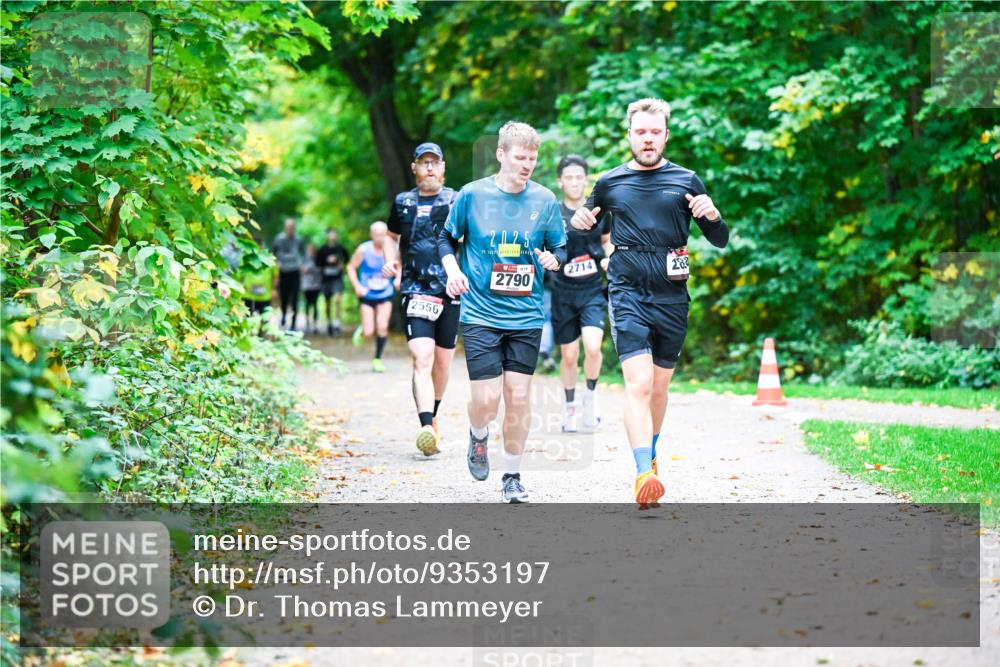 12.10.2025 - Bramfelder Halbmarathon 2025 Dr. Thomas Lammeyer http://msf.ph/oto/9353197 12.10.2025 10:46:11 Laufen 2556, 2025, 2790, 2714, 28 meine-sportfotos.de