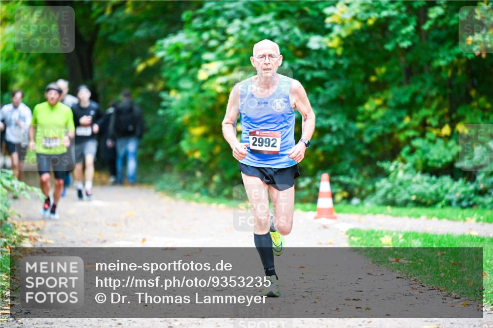 12.10.2025 - Bramfelder Halbmarathon 2025 Dr. Thomas Lammeyer http://msf.ph/oto/9353235 12.10.2025 10:46:18 Laufen 2992 meine-sportfotos.de