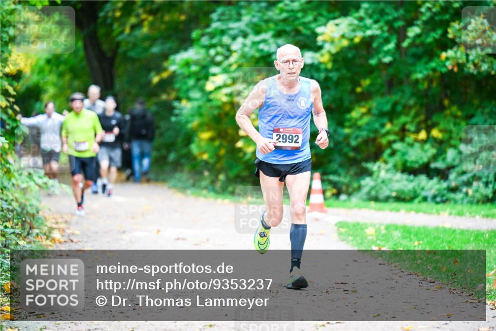 12.10.2025 - Bramfelder Halbmarathon 2025 Dr. Thomas Lammeyer http://msf.ph/oto/9353237 12.10.2025 10:46:18 Laufen 2992 meine-sportfotos.de