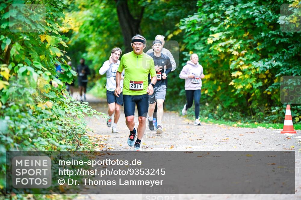 12.10.2025 - Bramfelder Halbmarathon 2025 Dr. Thomas Lammeyer http://msf.ph/oto/9353245 12.10.2025 10:46:21 Laufen 2917, 32, 2101 meine-sportfotos.de