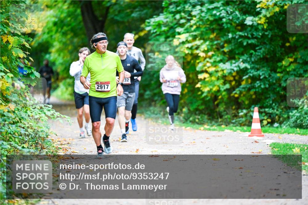 12.10.2025 - Bramfelder Halbmarathon 2025 Dr. Thomas Lammeyer http://msf.ph/oto/9353247 12.10.2025 10:46:21 Laufen 2917, 32, 2143 meine-sportfotos.de