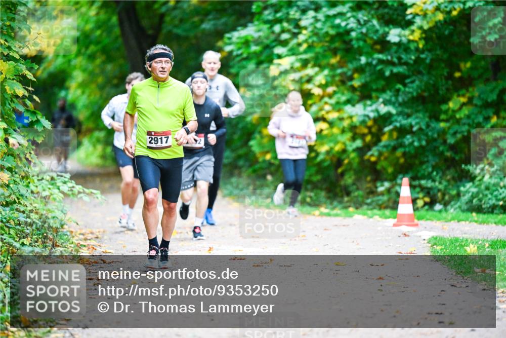 12.10.2025 - Bramfelder Halbmarathon 2025 Dr. Thomas Lammeyer http://msf.ph/oto/9353250 12.10.2025 10:46:21 Laufen 2917 meine-sportfotos.de
