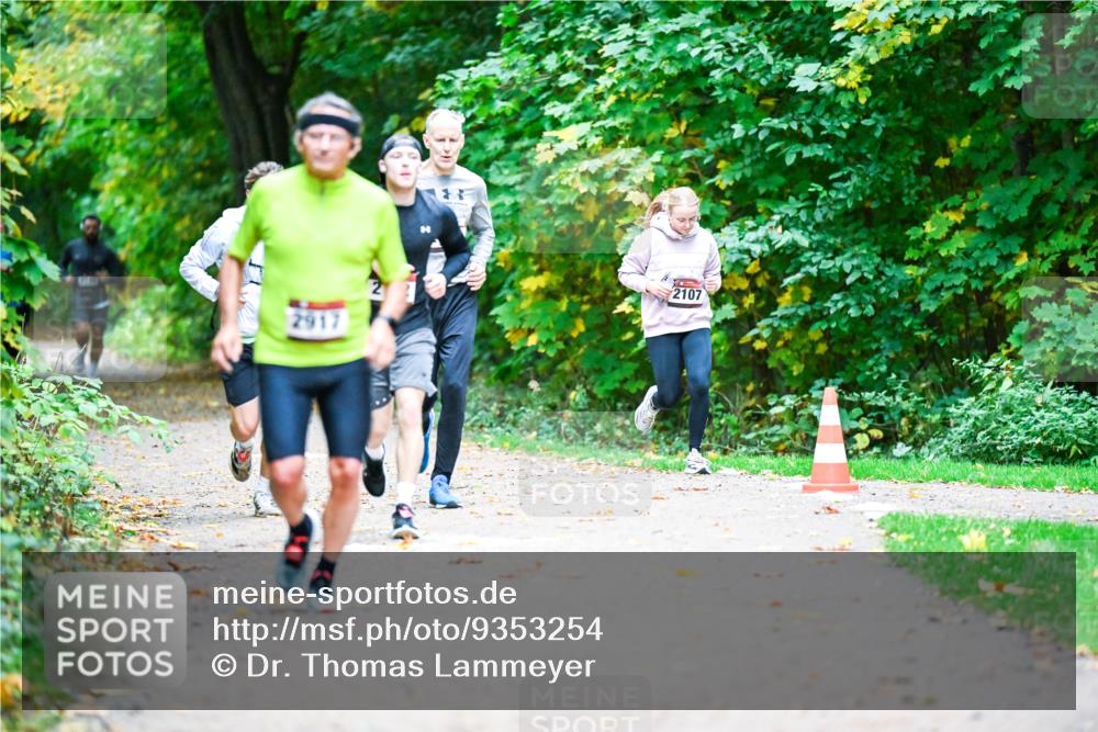 12.10.2025 - Bramfelder Halbmarathon 2025 Dr. Thomas Lammeyer http://msf.ph/oto/9353254 12.10.2025 10:46:22 Laufen 2917, 2107 meine-sportfotos.de