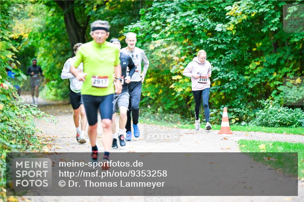 12.10.2025 - Bramfelder Halbmarathon 2025 Dr. Thomas Lammeyer http://msf.ph/oto/9353258 12.10.2025 10:46:22 Laufen 2917 meine-sportfotos.de
