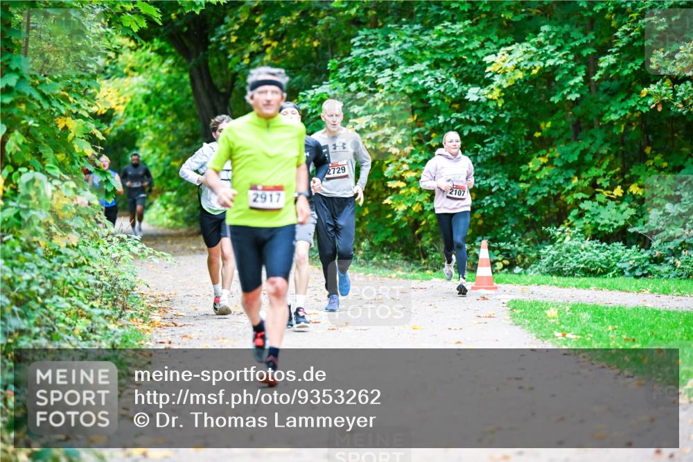 12.10.2025 - Bramfelder Halbmarathon 2025 Dr. Thomas Lammeyer http://msf.ph/oto/9353262 12.10.2025 10:46:23 Laufen 2917, 2729, 2107 meine-sportfotos.de