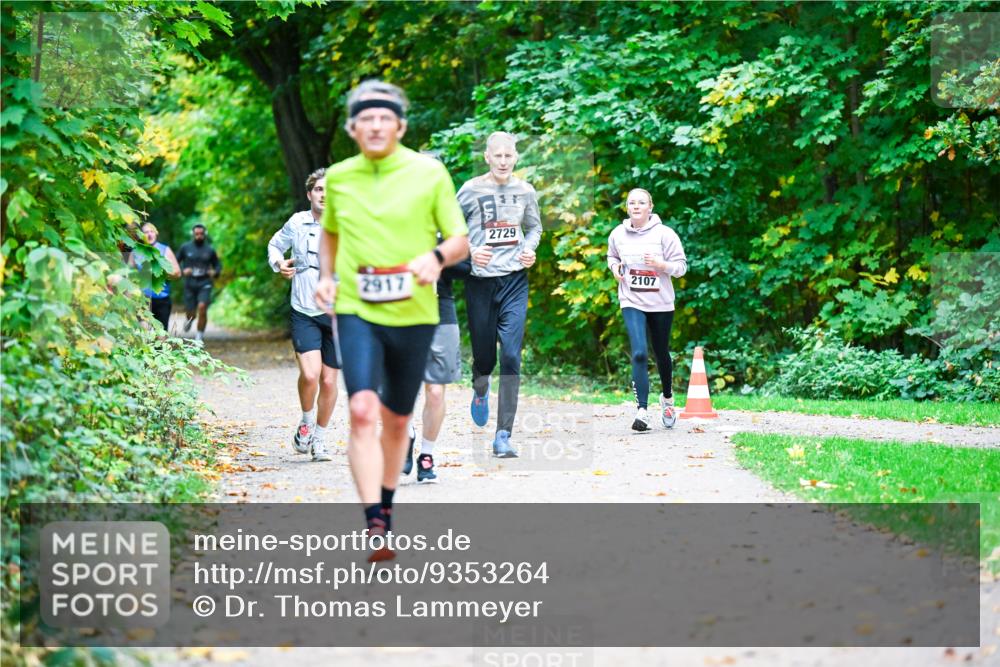 12.10.2025 - Bramfelder Halbmarathon 2025 Dr. Thomas Lammeyer http://msf.ph/oto/9353264 12.10.2025 10:46:23 Laufen 2917, 2729, 2107 meine-sportfotos.de