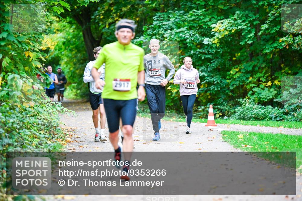 12.10.2025 - Bramfelder Halbmarathon 2025 Dr. Thomas Lammeyer http://msf.ph/oto/9353266 12.10.2025 10:46:24 Laufen 2917, 2729, 2107 meine-sportfotos.de