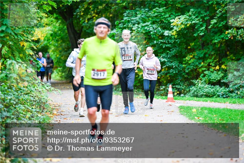 12.10.2025 - Bramfelder Halbmarathon 2025 Dr. Thomas Lammeyer http://msf.ph/oto/9353267 12.10.2025 10:46:24 Laufen 2917, 2729, 2107 meine-sportfotos.de