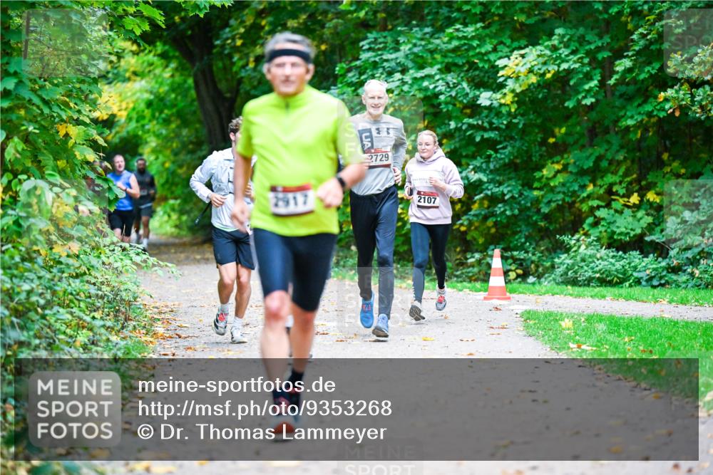 12.10.2025 - Bramfelder Halbmarathon 2025 Dr. Thomas Lammeyer http://msf.ph/oto/9353268 12.10.2025 10:46:24 Laufen 2917, 2729, 2107 meine-sportfotos.de